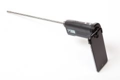 iPhone endoscoop adapter I5A gekoppeld met een starre endoscoop en een iPhone 5.